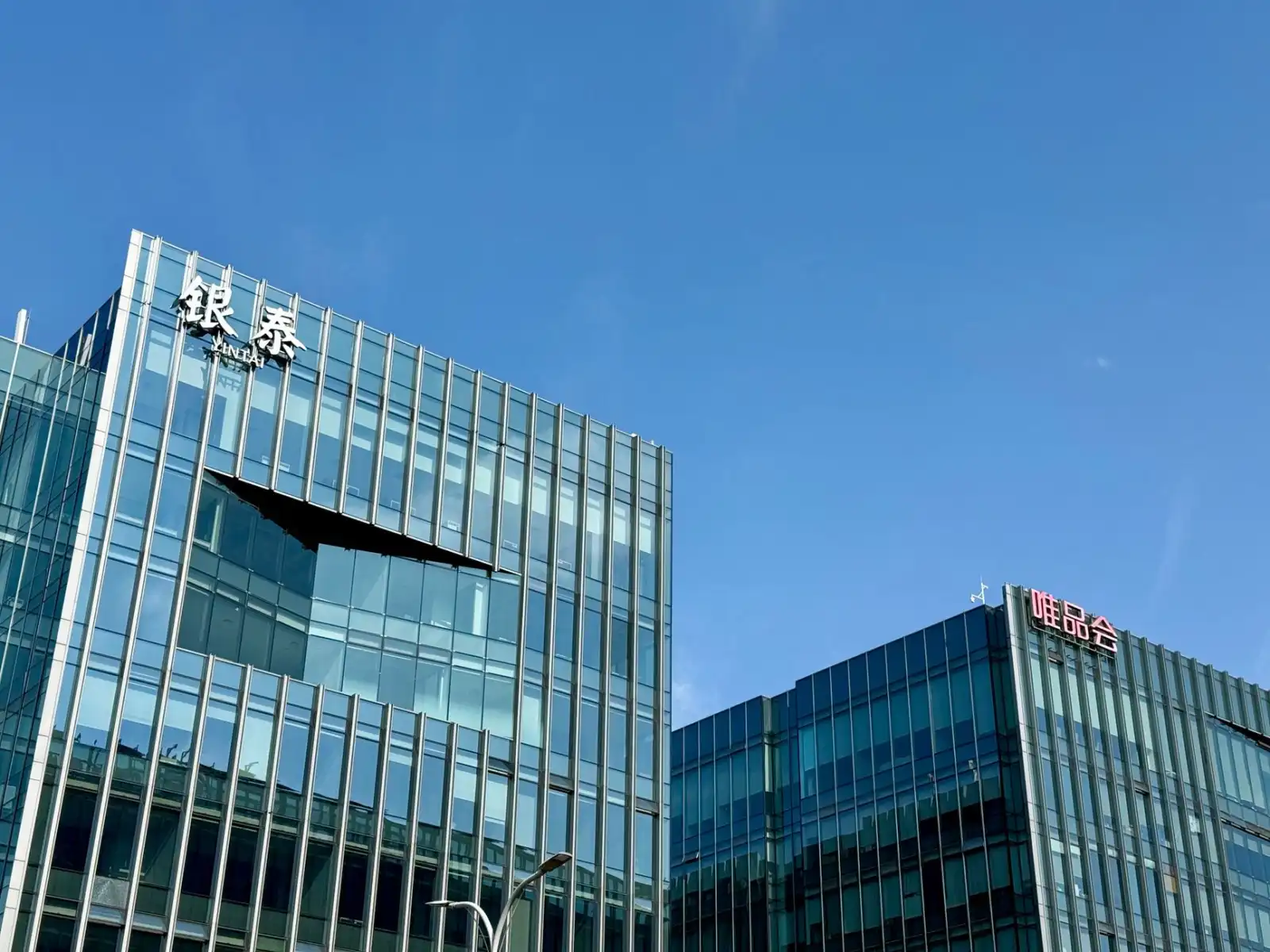 码垛机选型指南：不同产能需求下的自动化设备配置方案