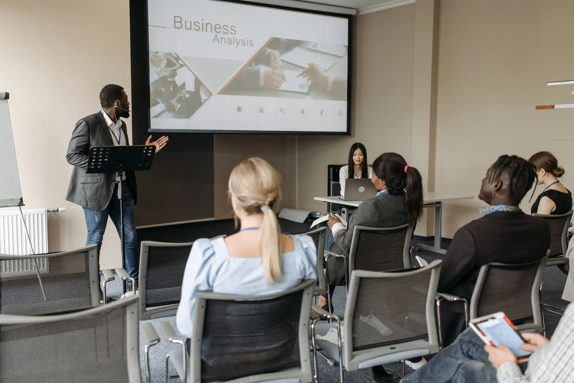 湖北食品饮料企业自动化包装线升级方案及经济效益分析