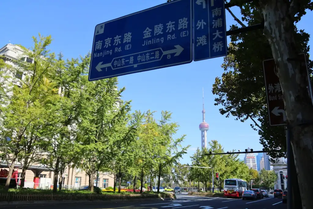 速鑫斌科技码垛机技术解析：高速搬运如何保障化工袋装物料包装稳定性