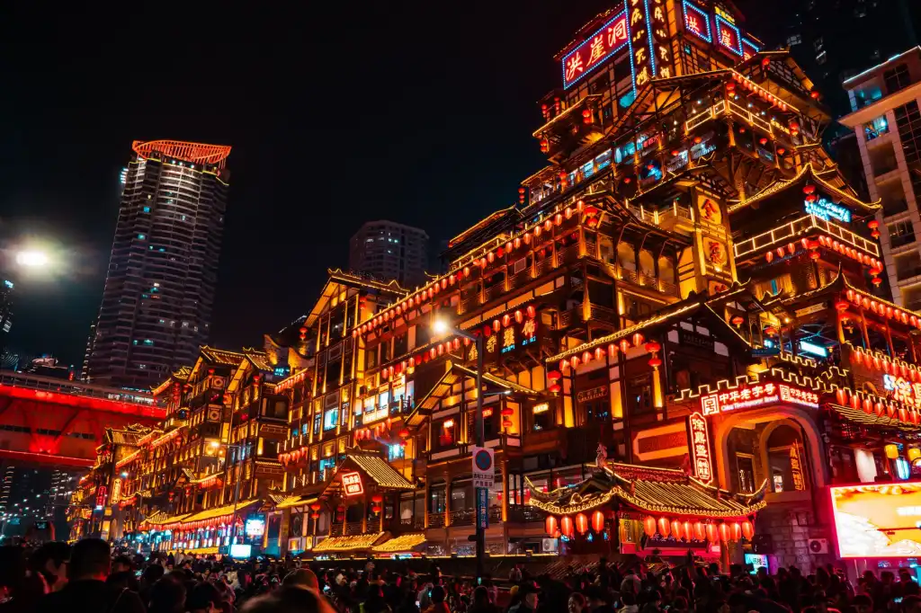 自动包装设备与码垛机如何协同提升产线包装效率
