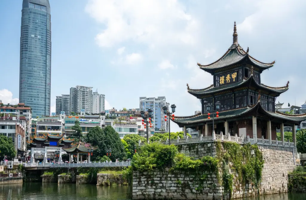 湖北化工行业自动包装设备应用：从人工码垛到全自动码垛系统的升级路径